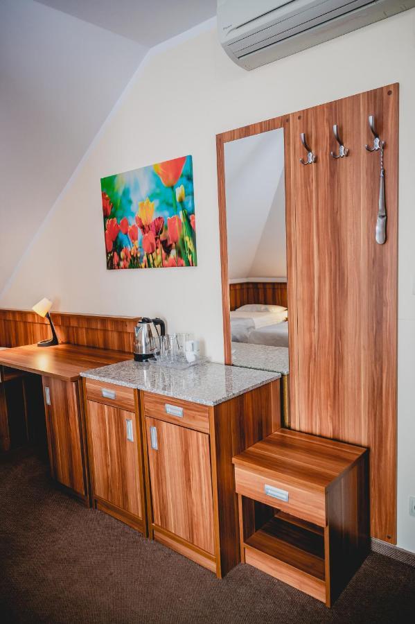 Hotel Nad Morzem- Art-Pension Świerzno Eksteriør billede