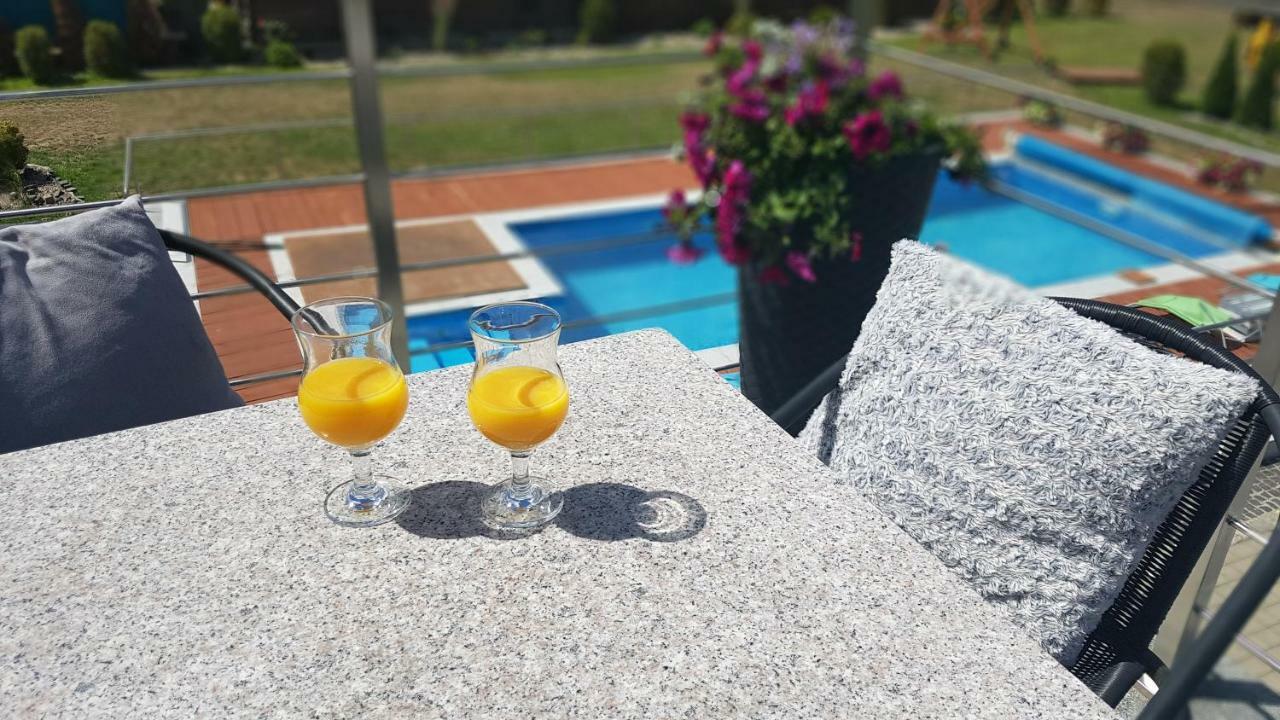 Hotel Nad Morzem- Art-Pension Świerzno Eksteriør billede
